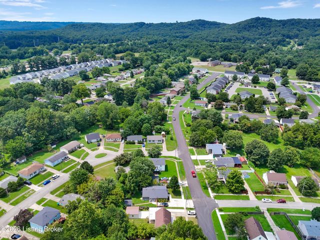 3800 Hillcross Dr, Louisville, KY 40229