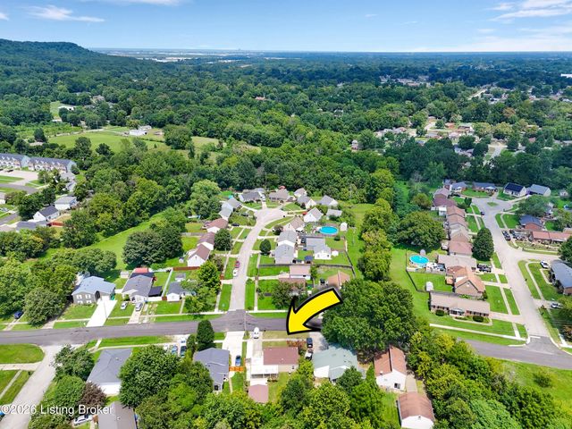 3800 Hillcross Dr, Louisville, KY 40229