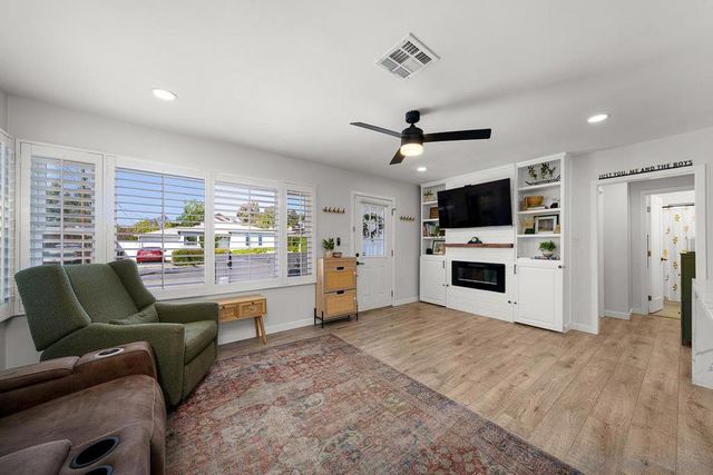 6969 Tower Street, La Mesa, CA 91942