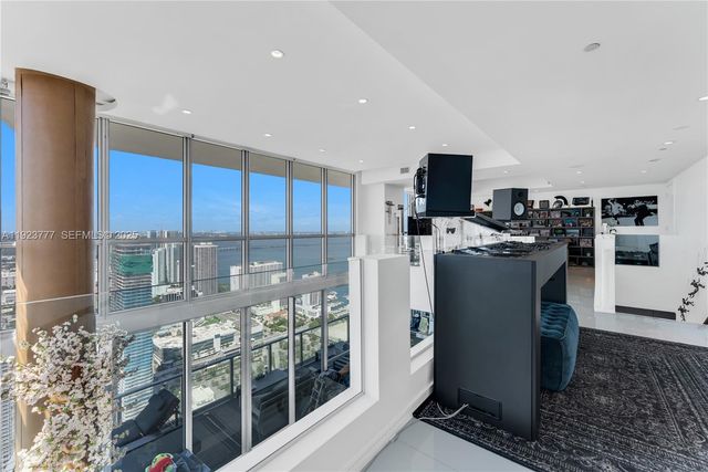 1100 Biscayne Blvd 6307, Miami, FL 33132