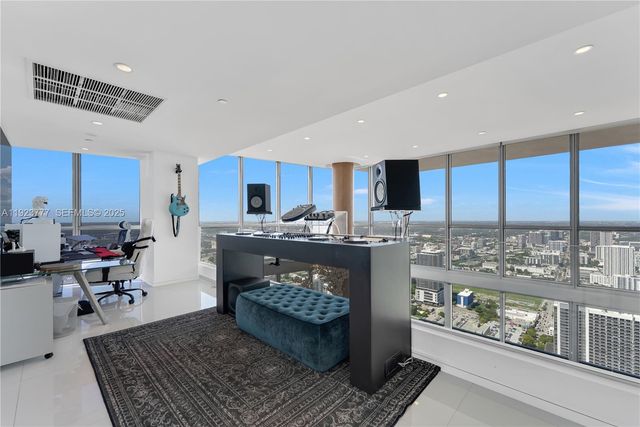 1100 Biscayne Blvd 6307, Miami, FL 33132