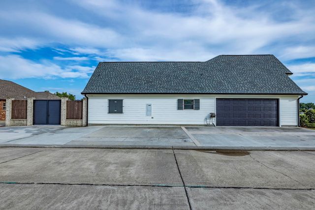 174 Bayou Lafourche Drive, Thibodaux, LA 70301