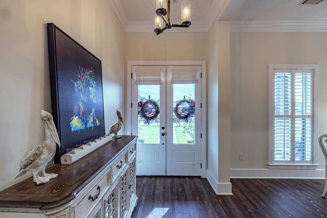 174 Bayou Lafourche Drive, Thibodaux, LA 70301