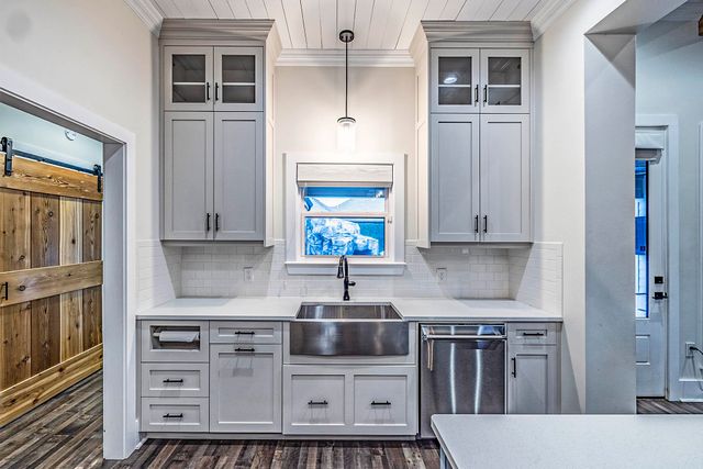 174 Bayou Lafourche Drive, Thibodaux, LA 70301