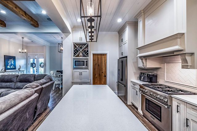 174 Bayou Lafourche Drive, Thibodaux, LA 70301