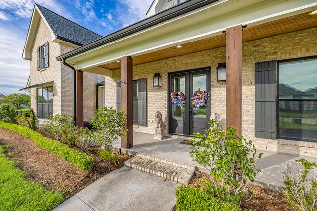 174 Bayou Lafourche Drive, Thibodaux, LA 70301