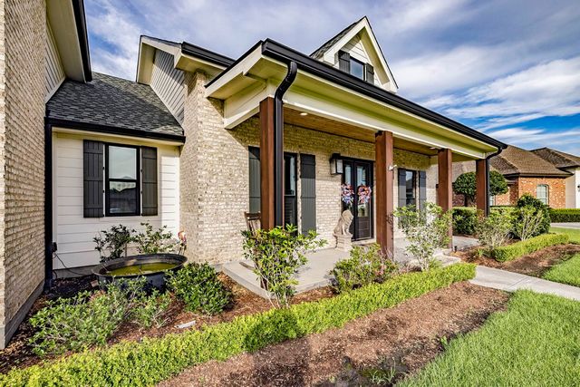 174 Bayou Lafourche Drive, Thibodaux, LA 70301