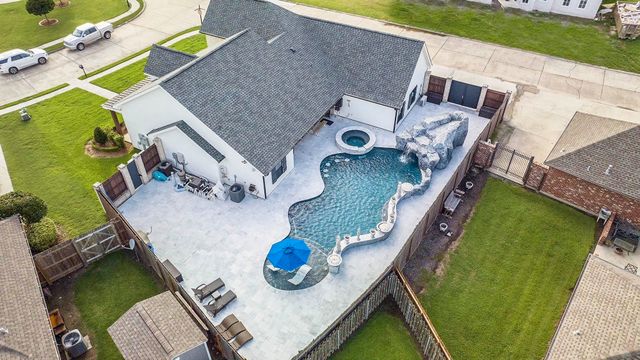 174 Bayou Lafourche Drive, Thibodaux, LA 70301