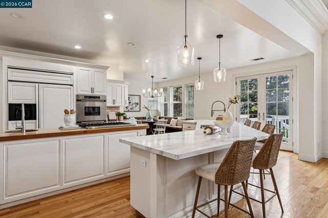 612 Sugarloaf Ct, Walnut Creek, CA 94596