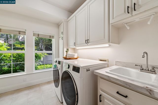 612 Sugarloaf Ct, Walnut Creek, CA 94596