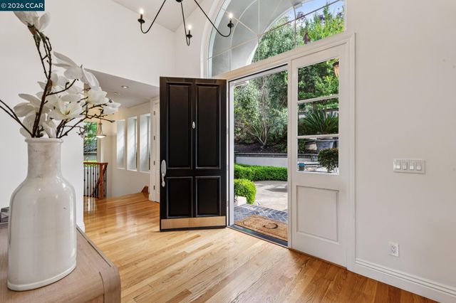 612 Sugarloaf Ct, Walnut Creek, CA 94596