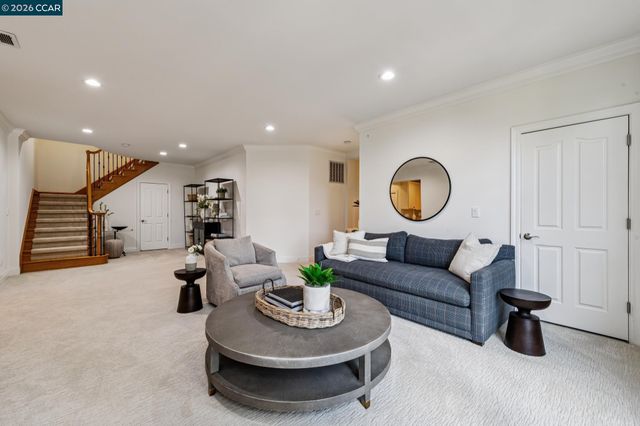 612 Sugarloaf Ct, Walnut Creek, CA 94596