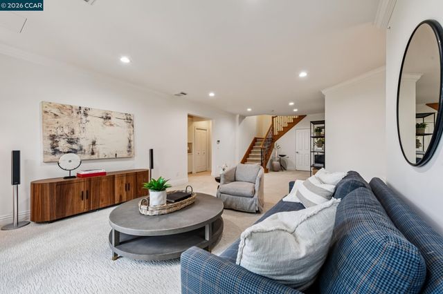 612 Sugarloaf Ct, Walnut Creek, CA 94596