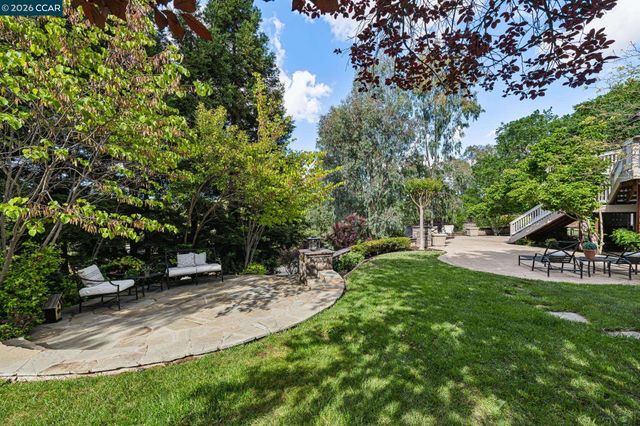 612 Sugarloaf Ct, Walnut Creek, CA 94596