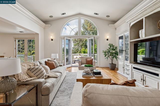 612 Sugarloaf Ct, Walnut Creek, CA 94596