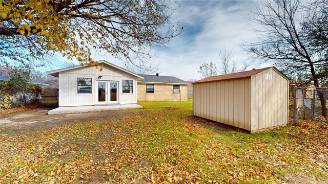 3220 Centennial Road, Forest Hill, TX 76119