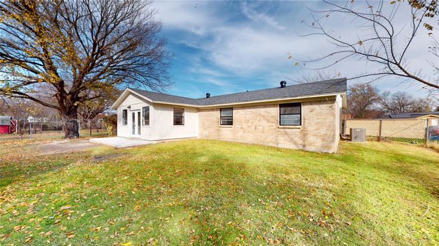 3220 Centennial Road, Forest Hill, TX 76119