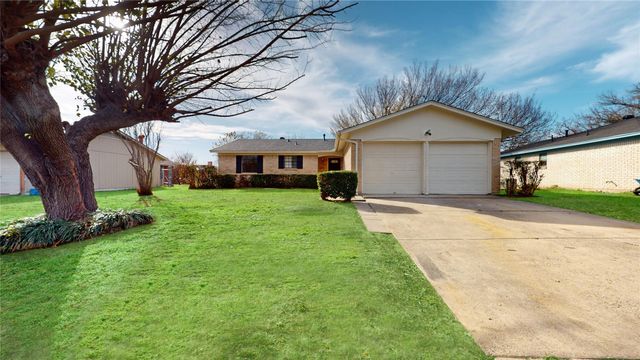 3220 Centennial Road, Forest Hill, TX 76119