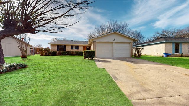 3220 Centennial Road, Forest Hill, TX 76119