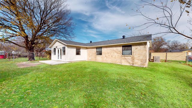 3220 Centennial Road, Forest Hill, TX 76119