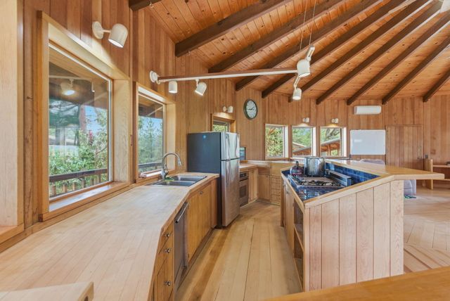 9595 Sterling Creek Road, Jacksonville, OR 97530