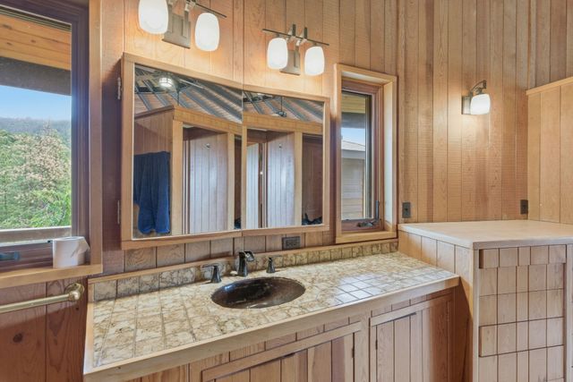9595 Sterling Creek Road, Jacksonville, OR 97530