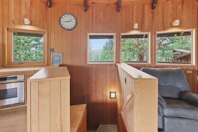 9595 Sterling Creek Road, Jacksonville, OR 97530