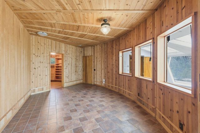 9595 Sterling Creek Road, Jacksonville, OR 97530