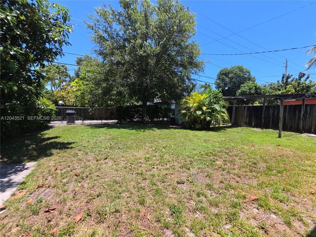 1215 NE 182nd St, North Miami Beach, FL 33162