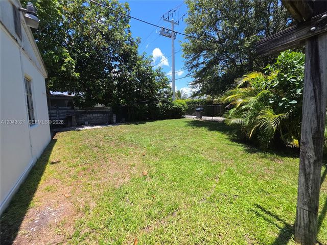 1215 NE 182nd St, North Miami Beach, FL 33162