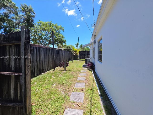 1215 NE 182nd St, North Miami Beach, FL 33162