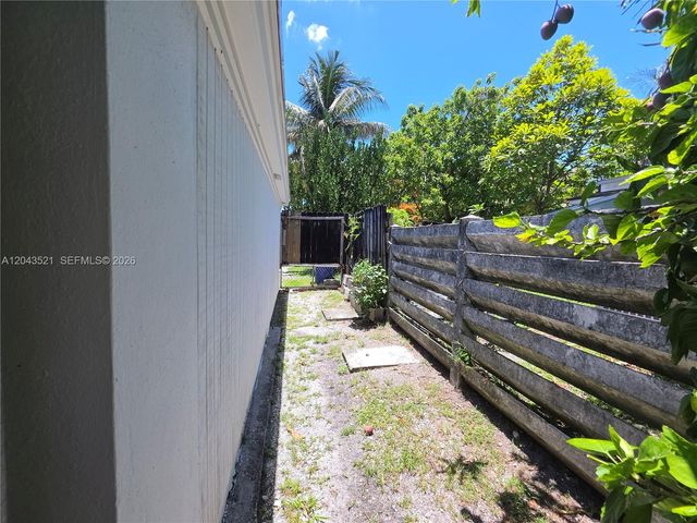 1215 NE 182nd St, North Miami Beach, FL 33162