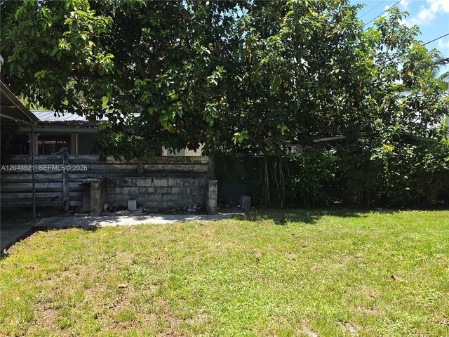 1215 NE 182nd St, North Miami Beach, FL 33162