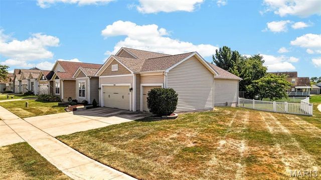 3200 Bentwater Place, St Charles, MO 63301