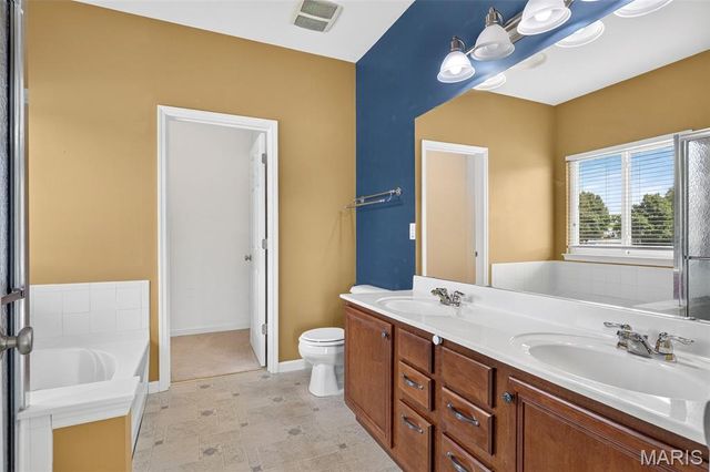 3200 Bentwater Place, St Charles, MO 63301