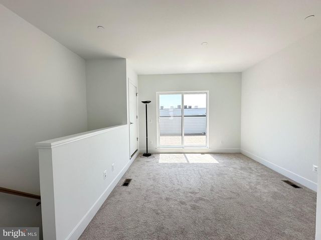 2081 TYSONS RIDGELINE RD, Falls Church, VA 22043