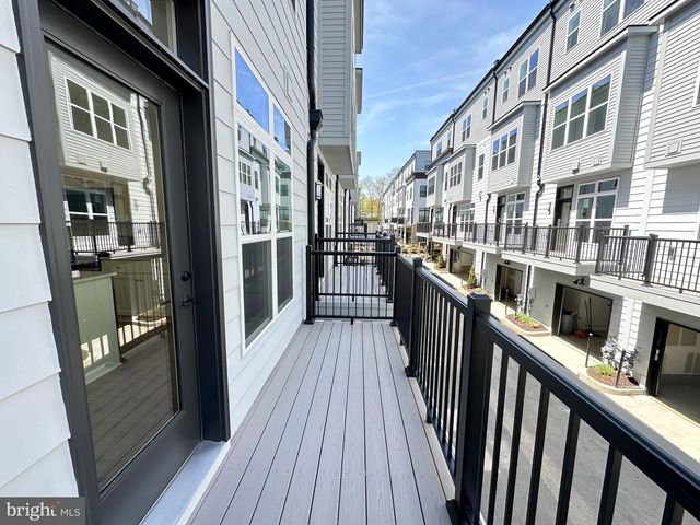 2081 TYSONS RIDGELINE RD, Falls Church, VA 22043