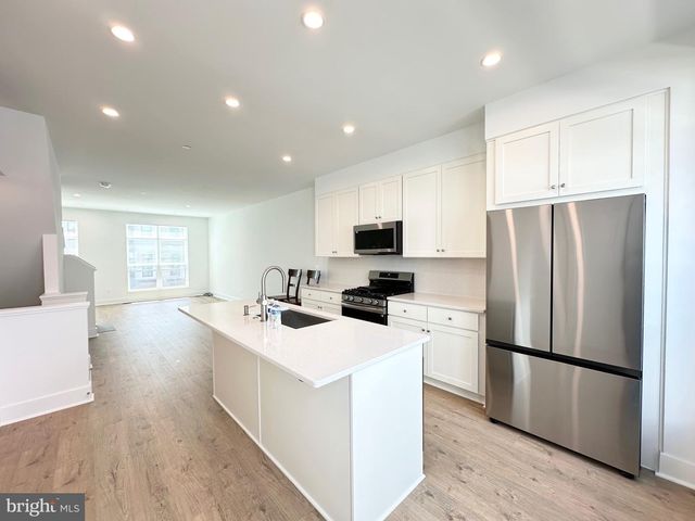2081 TYSONS RIDGELINE RD, Falls Church, VA 22043