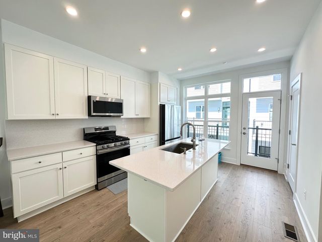 2081 TYSONS RIDGELINE RD, Falls Church, VA 22043