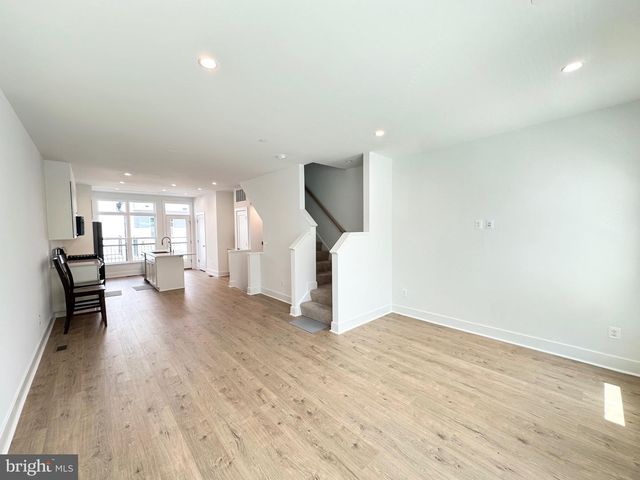 2081 TYSONS RIDGELINE RD, Falls Church, VA 22043