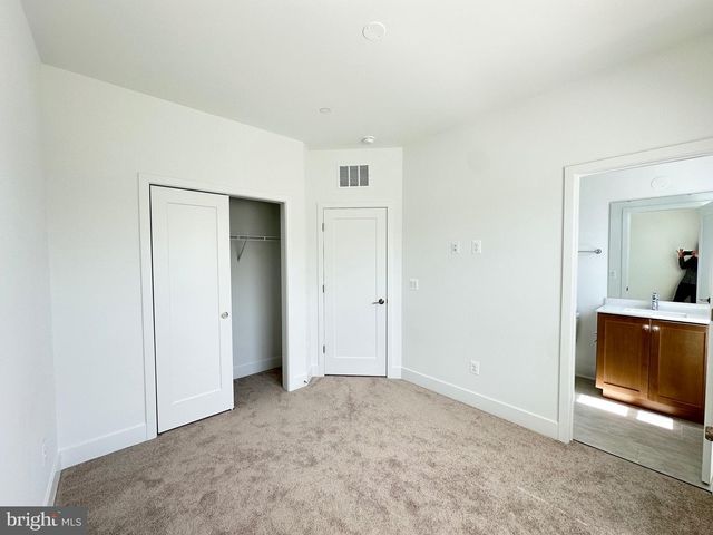 2081 TYSONS RIDGELINE RD, Falls Church, VA 22043