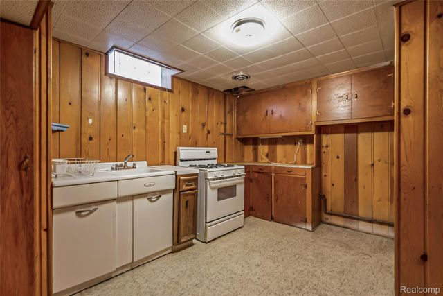 9330 San Jose, Redford Charter Township, MI 48239