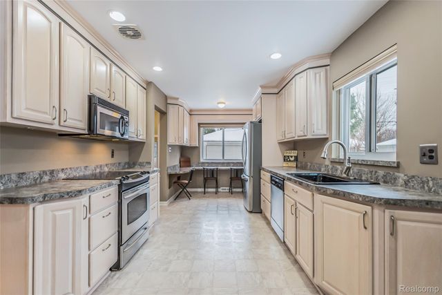 9330 San Jose, Redford Charter Township, MI 48239