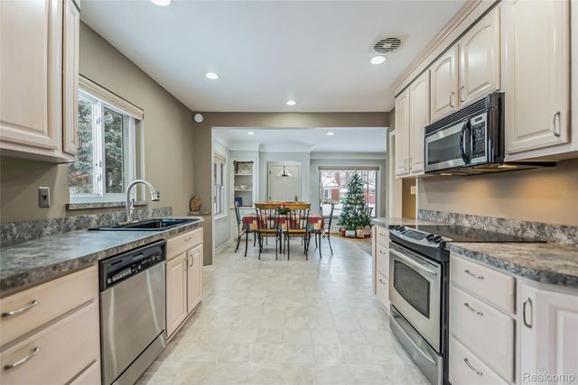 9330 San Jose, Redford Charter Township, MI 48239