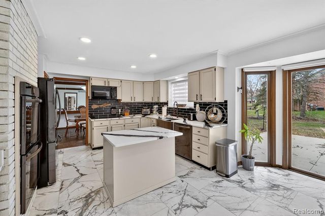 29801 Deer Run, Farmington Hills, MI 48331