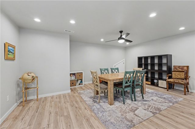 3 S Kinver Lane, Bella Vista, AR 72714