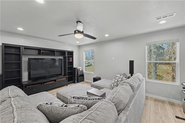 3 S Kinver Lane, Bella Vista, AR 72714