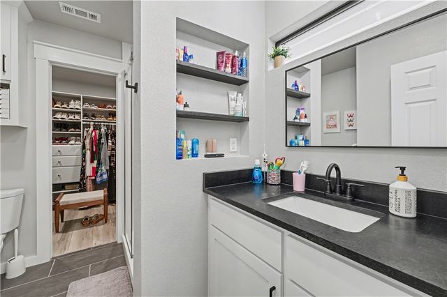 3 S Kinver Lane, Bella Vista, AR 72714