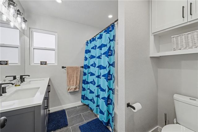 3 S Kinver Lane, Bella Vista, AR 72714