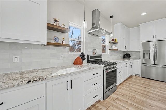 3 S Kinver Lane, Bella Vista, AR 72714